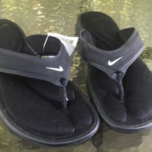 BRAND NEW! Nike Black Women’s Sandals